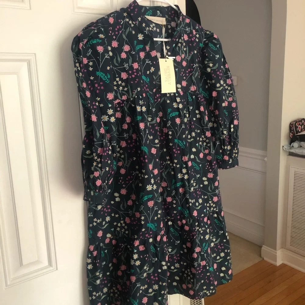 New w Tag: Beverly Drive Cotton Lawn Mini Day Gown with Pockets. Size Small